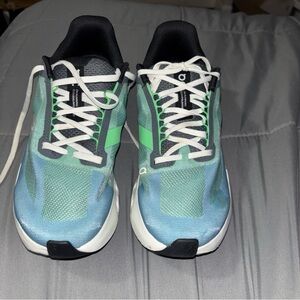 Stylish Blue and Green Sneakers on clouds men size 8 1/2